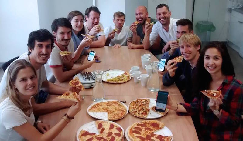 Foodie Apps Share the Meal group with pizza