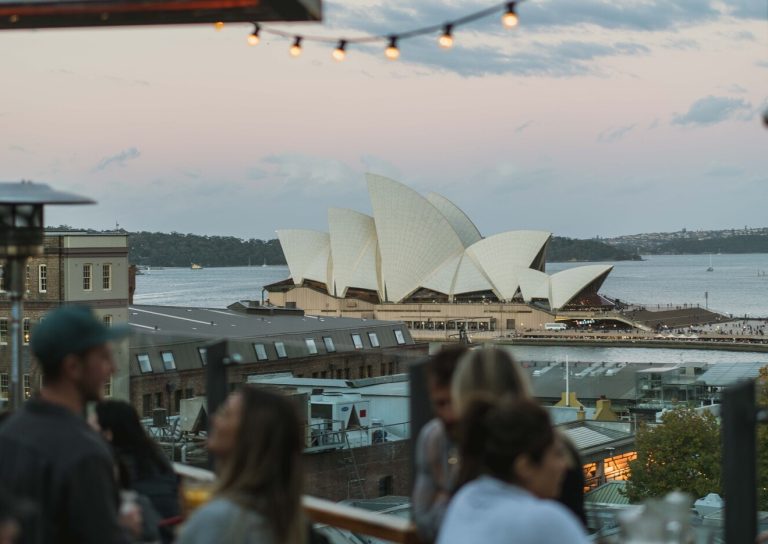 Glenmore Hotel the Rocks