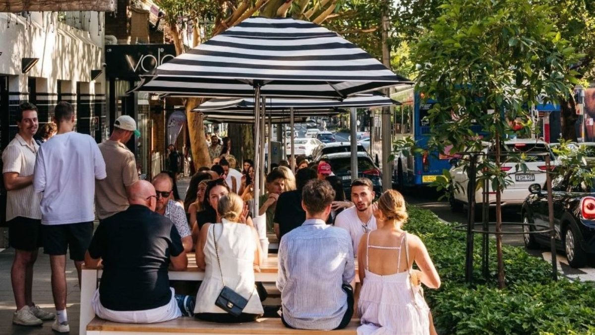 Sydney scraps no standing rules at bars, and they’re celebrating with cheap drinks